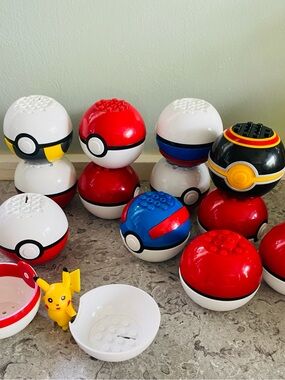 13 Mega Construx Pokémon 2-inch Poké Ball Building Set Poké Ball Kids Toy Set